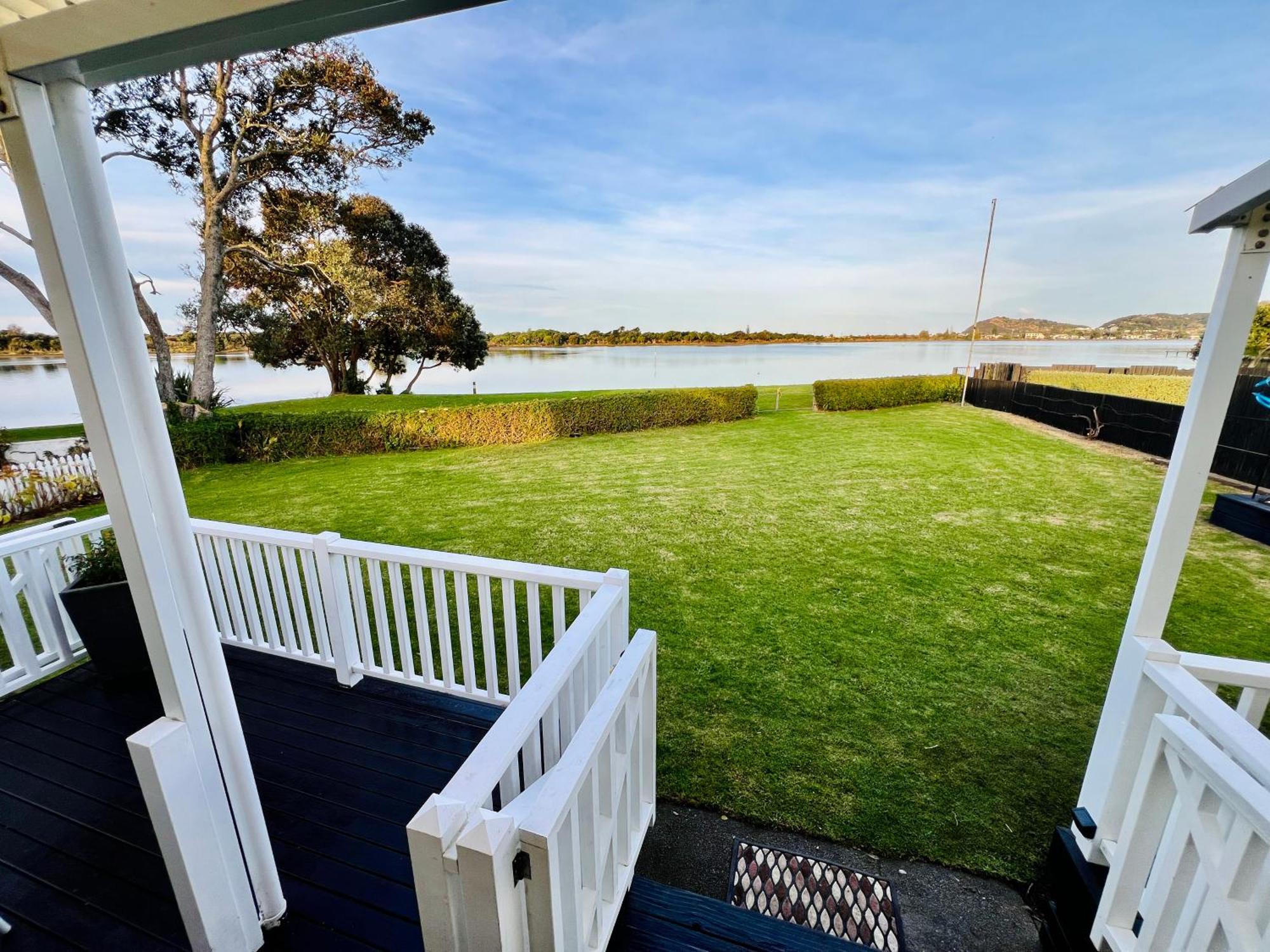 Monarch Cottage On The Estuary Athenree Eksteriør billede
